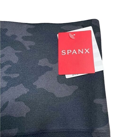 NWT SPANX Look at Me Now Leggings Black Camo Size Small - Picture 4 of 8